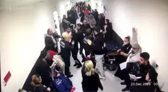 Hasta yakını, acilde kız kardeşinin saçına dokunan doktoru darbetti