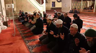 İSTANBUL'DA ŞEHİTLER İÇİN CAMİLERDE DUA EDİLDİ