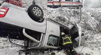 Ünye'de kamyonet fındık bahçesine devrildi, 2 kişi yaralandı