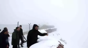 Hakkari Valisi ve Belediye Başkan Vekili Ali Çelik, askerlerle bir araya geldi