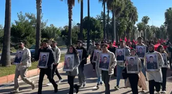 Adana'da Şehit Olan Askerler İçin Üniversite Öğrencilerinden Yürüyüş