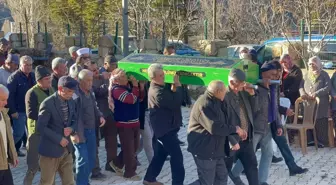 Ermenek maden kazasında hayatını kaybeden işçinin annesi toprağa verildi