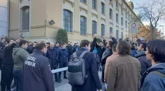 Kadir Has Üniversitesi, mescidinde ayakkabıyla giren akademisyenle ilgili inceleme başlattı