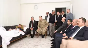 Kahramanmaraş Valisi Mükerrem Ünlüer, Pençe-Kilit Harekatı'nda yaralanan askeri ziyaret etti
