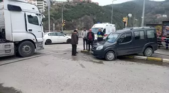 Karabük'te tırla çarpışan araçta 2 kişi yaralandı