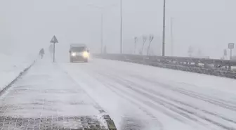 Bayburt-Erzurum kara yolunun Kop Dağı Geçidi kontrollü ulaşıma açıldı