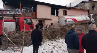 Sivas'ta soba külünden çıkan yangında 5 ev zarar gördü