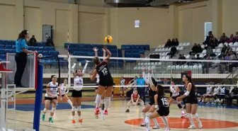 Bilecik Belediyesi Voleybol Spor Kulübü kendi evinde rahat kazandı