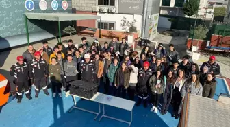 Ümraniye Belediyesi Sivil Savunma ve Arama Kurtarma Ekibi Okullarda Deprem Tatbikatı Gerçekleştirdi