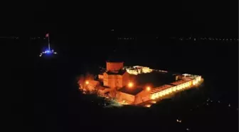 Akdamar Adası ve Kilisesi Işıklandırıldı