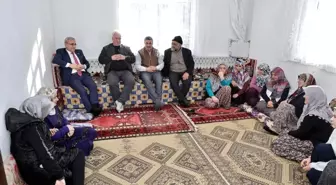 Kütahya Belediye Başkanı Işık Kumarı Mahallesini ziyaret etti
