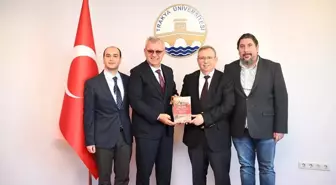 Keşan Belediye Başkanı, 100. Yılında Her Yönüyle Keşan adlı kitabı Trakya Üniversitesi Rektörü'ne takdim etti
