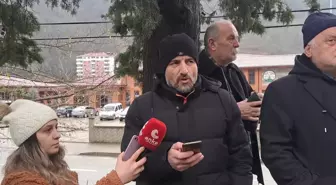 Sol Parti Borçka İlçe Örgütü, Erkan Uzuneminağaoğlu'nu mezarı başında andı