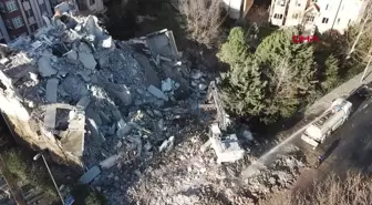 Esenyurt'ta 6 katlı bina çöktü, yoldakiler büyük tehlike atlattı