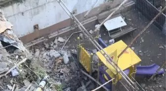 Eyüpsultan'da boşaltılan binanın depo bölümü çocuk parkına düştü