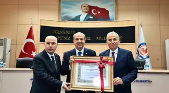 Denizli Büyükşehir Belediye Meclisi KKTC Cumhurbaşkanı Ersin Tatar'a Fahri Hemşehrilik Beratı Verdi