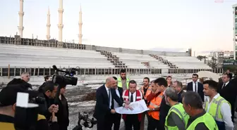 Antalya Büyükşehir Belediye Başkanı Muhittin Böcek, Kumluca'da Atatürk Stadyumu'ndaki çalışmaları inceledi