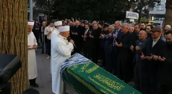 Eski TFF Yönetim Kurulu Üyesi Mustafa Hacıkerimoğlu'nun annesi Gülnaz Hacıkerimoğlu toprağa verildi