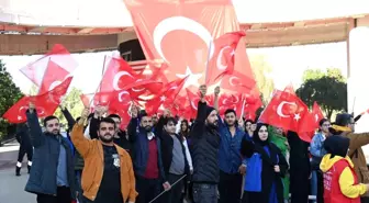 Osmaniye Korkut Ata Üniversitesi öğrencileri şehitler için yürüyüş düzenledi