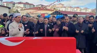 Kuzey Irak'ta operasyon sırasında şehit olan Piyade Uzman Onbaşı İsmail Yazıcı son yolculuğuna uğurlandı