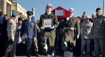 Pençe-Kilit Harekat Bölgesi'nde şehit olan asker son yolculuğuna uğurlandı