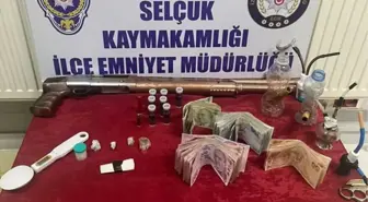 İzmir'de Uyuşturucu Operasyonu: Bir Miktar Uyuşturucu Ele Geçirildi, Zanlı Tutuklandı