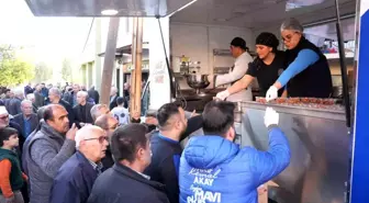 Seyhan Belediyesi, şehit düşen Mehmetçikler için Mevlid-i Şerif okuttu ve lokma dağıttı