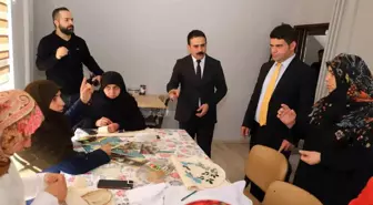 Hakkari'de 65 yaşındaki kadın okuma-yazma kursuna katıldı