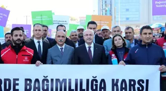 Adana Valisi Yavuz Selim Köşger öncülüğünde 750 kişi uyuşturucu bağımlılığına karşı yürüdü