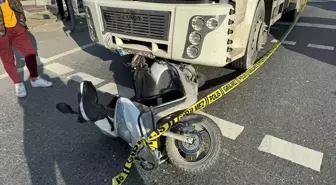 Başakşehir'de kamyonun çarptığı motosikletli kurye hayatını kaybetti