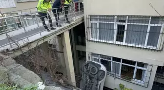 Beşiktaş'ta otomobil site bahçesine düştü, sürücü yaralandı