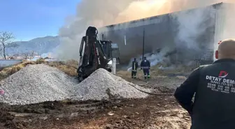 Burdur'da çiftlik yangınında 15 ton saman balyası kullanılamaz hale geldi