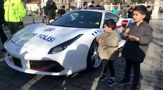 Güvenlik Güçlerinin Ele Geçirdiği Lüks Araçlar Sultanahmet Meydanı'nda Sergileniyor