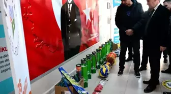 Yeşilyurt Belediye Başkanı Mehmet Çınar, Gündüzbey Şehit Levent Coşkun İlk ve Ortaokuluna spor malzemesi desteğinde bulundu