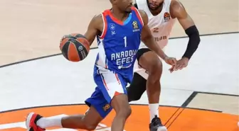 Anadolu Efes ile Fenerbahçe Beko arasında EuroLeague Türk derbisi