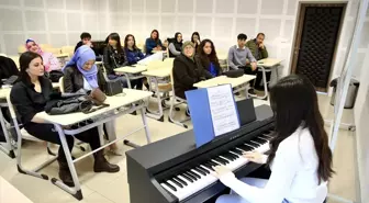 Giresun Üniversitesi öğrencileri, Göreli ilçesindeki kadınları üniversiteye davet etti