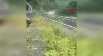 Ordu'da heyelan nedeniyle kapanan yol yeniden açıldı