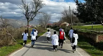 Kızılay ve SUBÜ öğrencileri Dokurcun'da sağlık hizmeti verdi