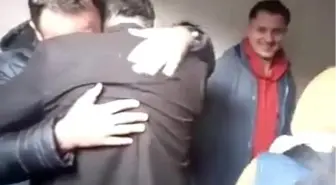 Karabük'te emekliye ayrılan öğretmen gözyaşlarına hakim olamadı