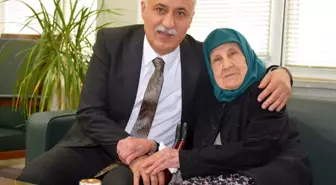 90 yaşındaki Fatma Nine, 5 yıl sonra belediye başkanını ziyaret ederek dua etti