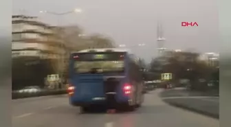 Patenli Genç Halk Otobüsünün Arkasına Tutunarak Tehlikeli Yolculuk Yaptı