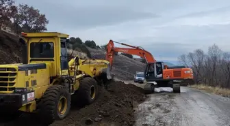 Çekerek Kaymakamı, Yukarı Karahacılı köy yolundaki çalışmaları inceledi