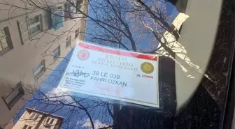 CHP'li Milletvekilinin aracı hatalı park ederek diğer sürücüleri mahsur bıraktı