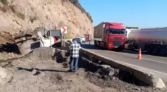 Gaziantep'te mazot yüklü tanker devrildi, sürücü hayatını kaybetti