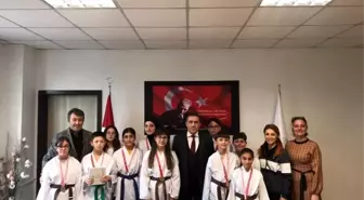 Kaymakam İlyas Memiş, Okul Spor Faaliyetleri Karate kategorisinde dereceye giren sporcuları kabul etti