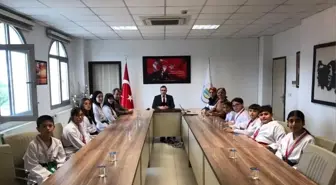 Kaymakam İlyas Memiş, Okul Spor Faaliyetleri Karate kategorisinde dereceye giren sporcuları kabul etti