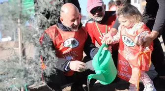 Kocasinan Belediye Başkanı Ahmet Çolakbayrakdar, TEMA Vakfı gönüllüleriyle ağaç dikti