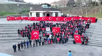 Düzce Üniversitesi Öğrenci Topluluklarından 'Teröre Karşı Omuz Omuza Yürüyüşü'
