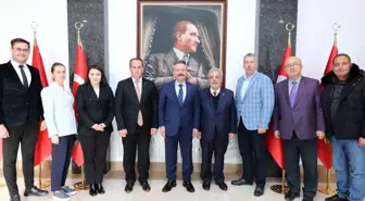 Beyazay Derneği Eskişehir Şubesi Vali Aksoy'u ziyaret etti