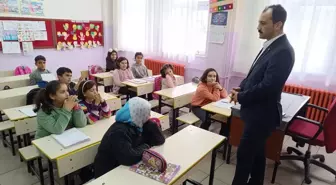 Baskil Kaymakamı Ömer Tuğrul Kundakçı, Baskil İlkokulunu ziyaret etti